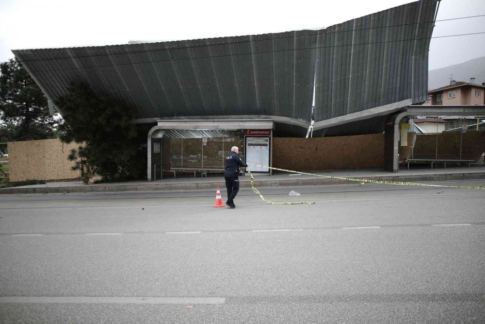 Lodos Bursa’yı uçurdu