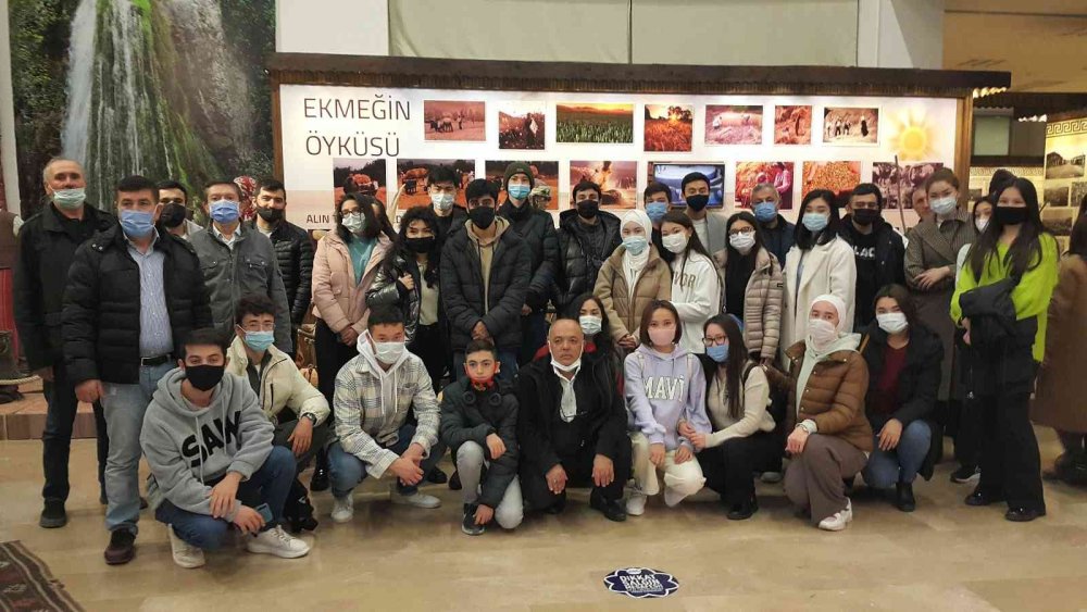 Türk Dünyası öğrencileri Bilecik’teki tarihi eserlere hayran kaldı