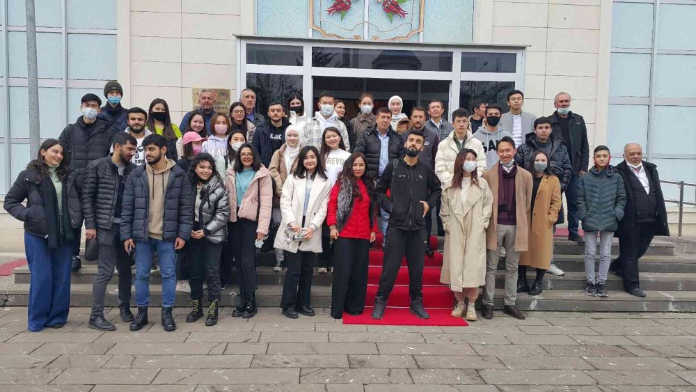 Türk Dünyası öğrencileri Bilecik’teki tarihi eserlere hayran kaldı