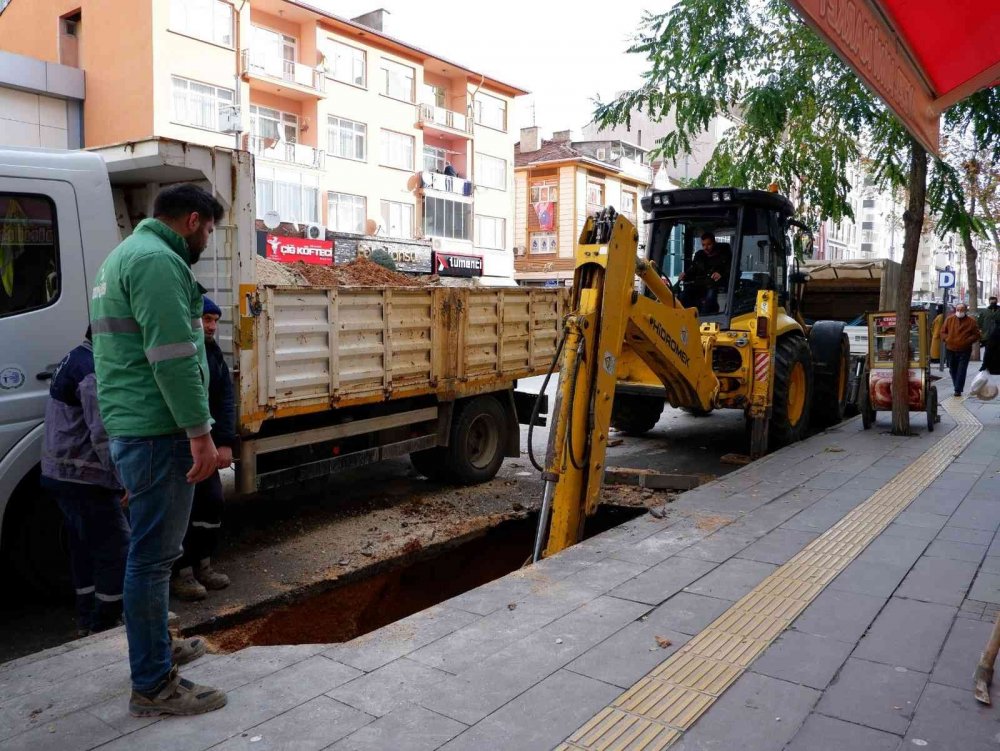 Bozüyük’te alt yapı çalışmaları devam ediyor
