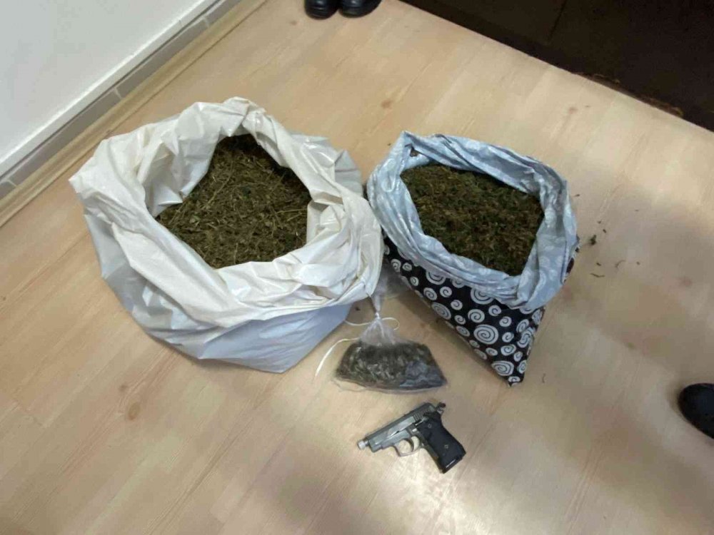 9 kilo 730 gram esrar ele geçirildi