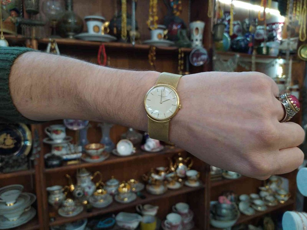 Altından yapılan yüz yıllık saat servet fiyatına satışta