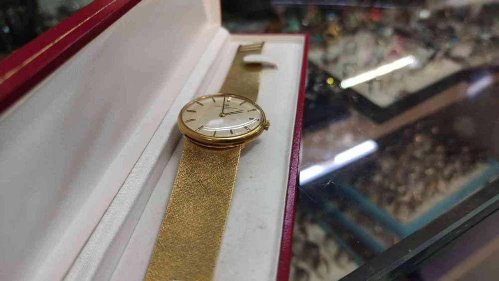 Altından yapılan yüz yıllık saat servet fiyatına satışta