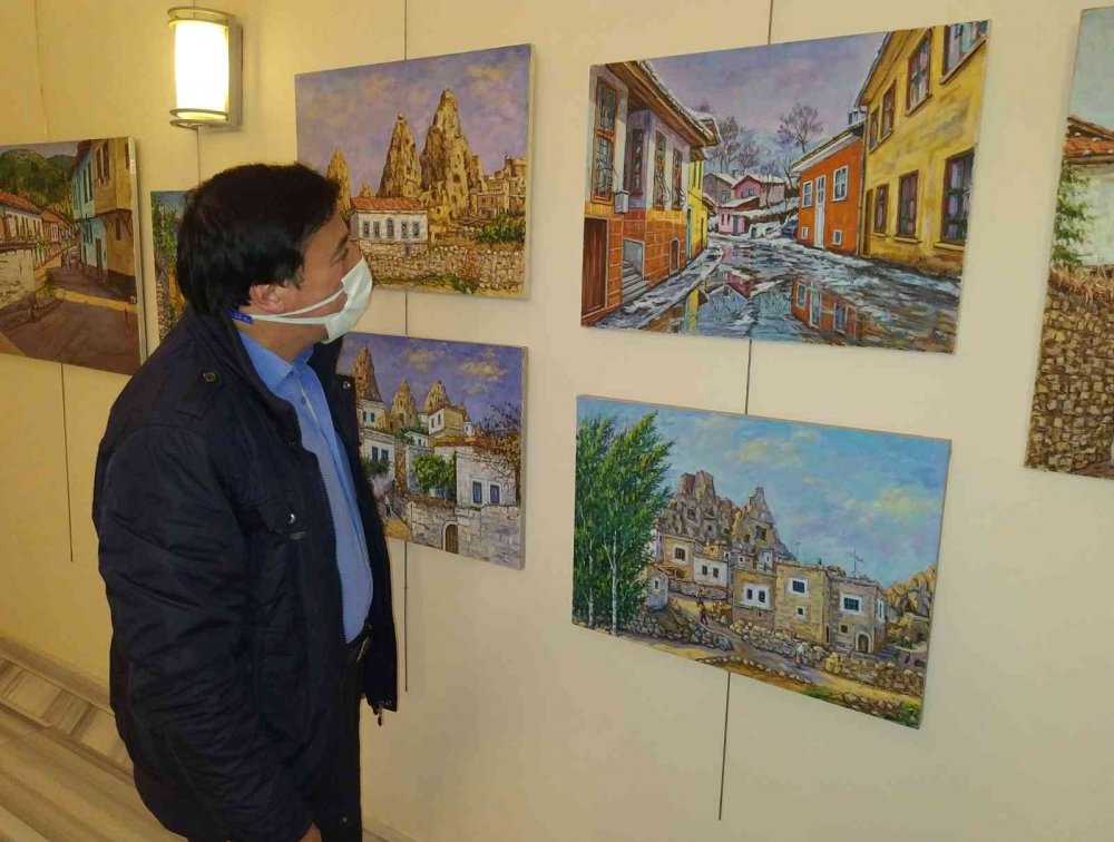 Balaban ressamın hemşehrisi 50 yıldır cumbalı evleri tuvale taşıyor