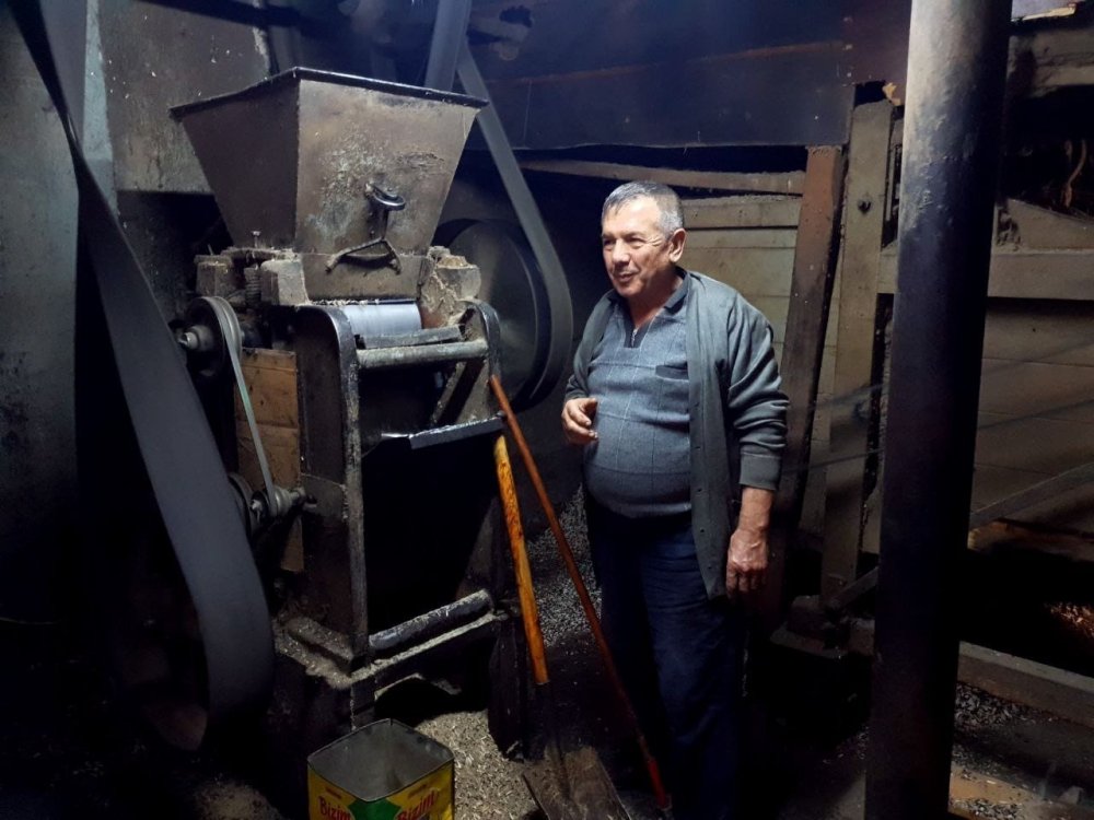 50 yıldır yağhaneden çıkmıyor