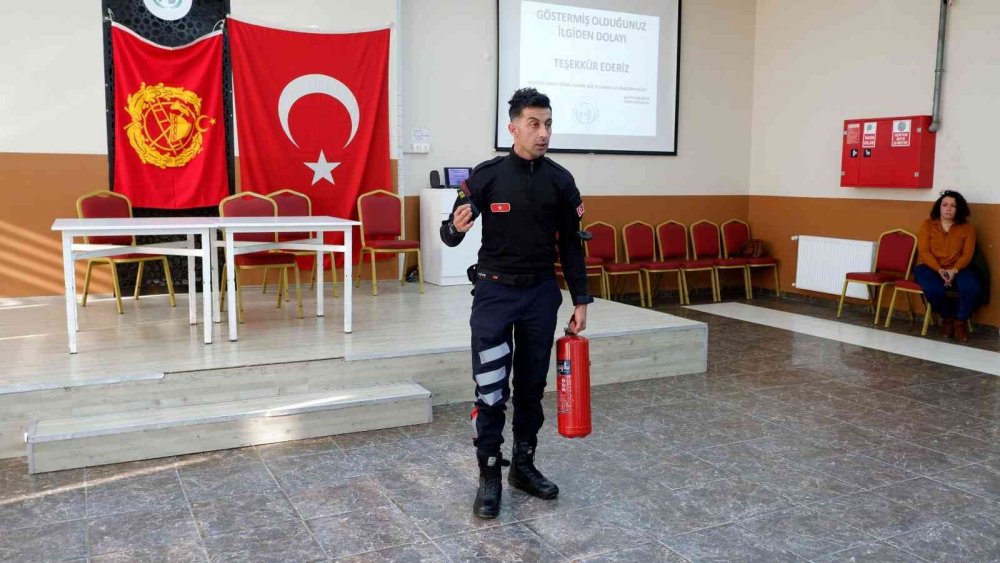 Ev hanımlarına itfaiyeden yangın eğitimi