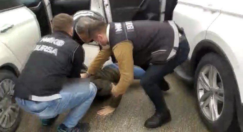 Film sahnelerini aratmayan uyuşturucu operasyonu