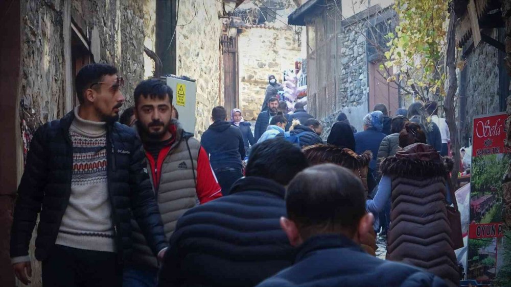Hafta sonu güzel havada köyün nüfusu 70 kat arttı