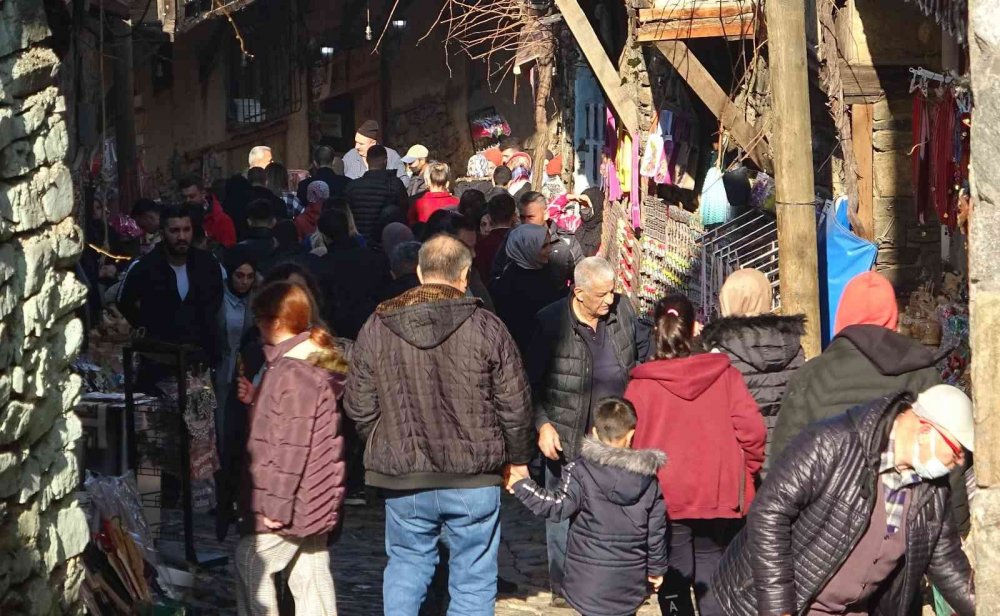Hafta sonu güzel havada köyün nüfusu 70 kat arttı