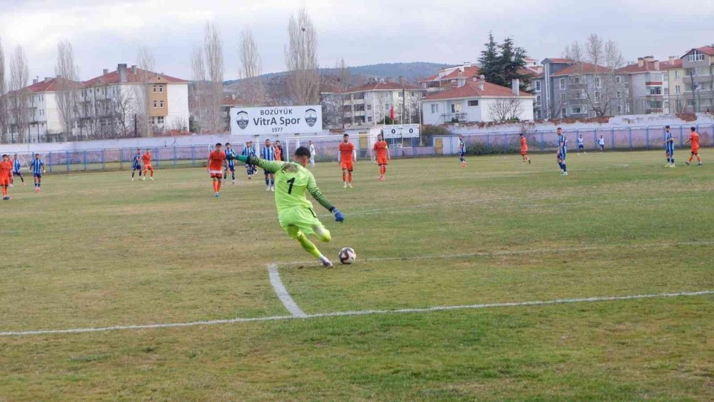 Vitraspor liderliği elinden kaçırdı