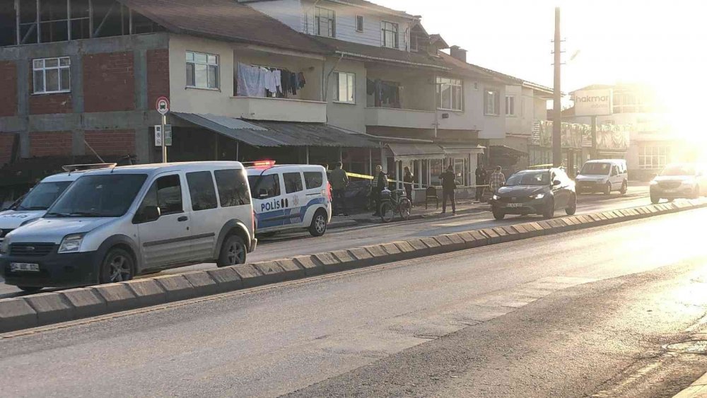 Kahvehane önünde silahlı saldırıya uğradı