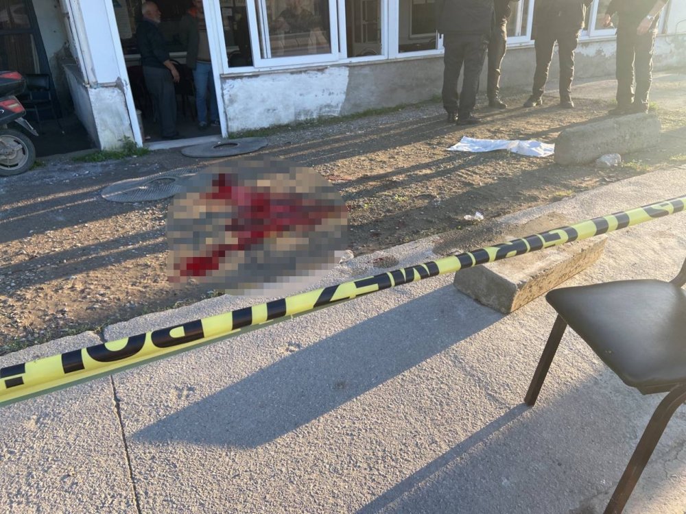 Kahvehane önünde silahlı saldırıya uğradı