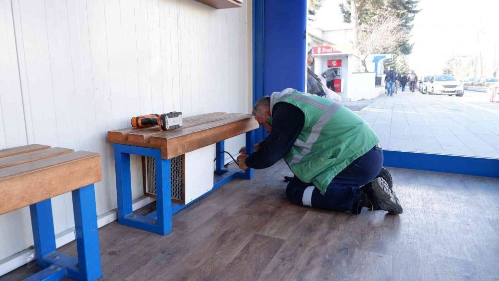 Klimalı duraklar kış mevsiminin soğuk günlerine hazırlanıyor