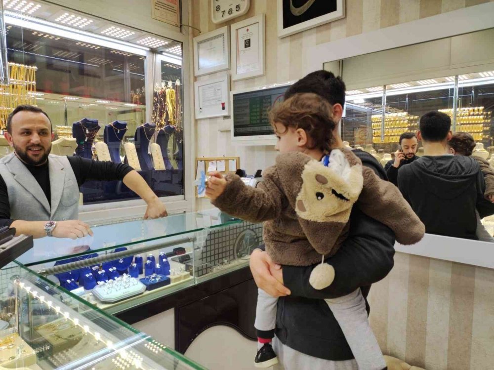 Altın fiyatları yükselse de altın emzik rekabeti bitmiyor