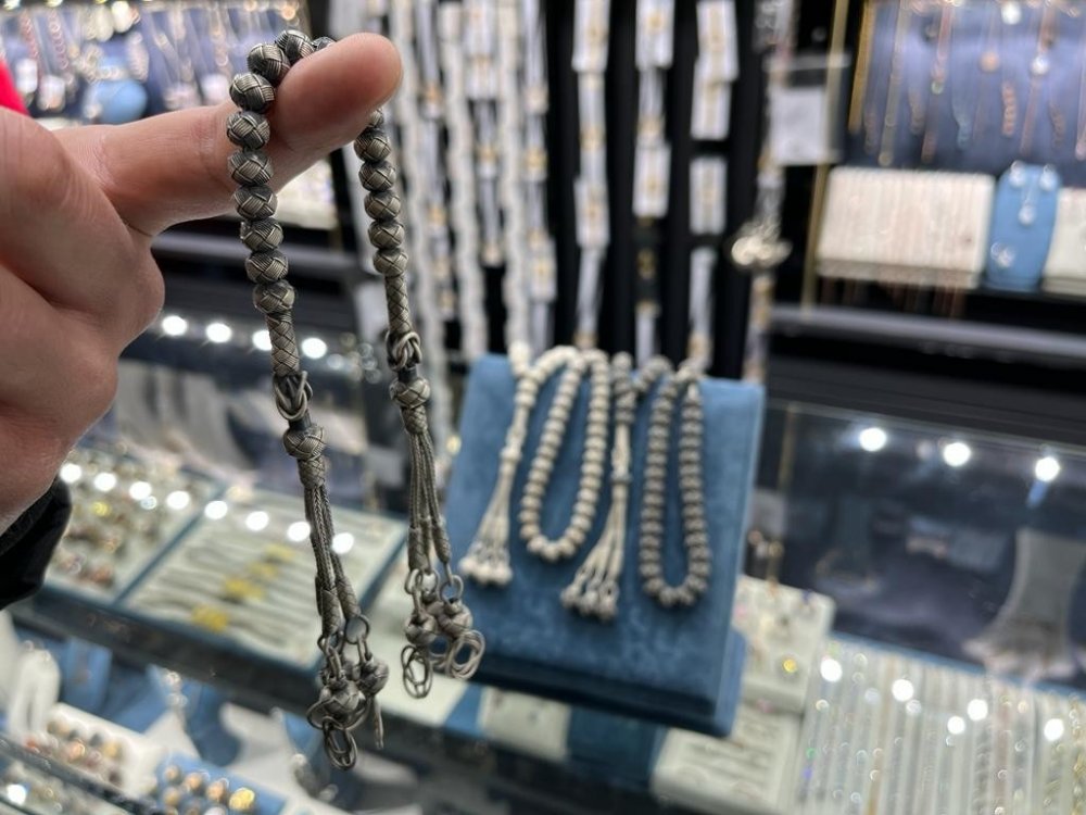 Bu tespihlerin fiyatı dudak uçuklatıyor