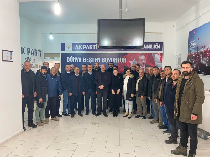 ak-parti-sogut-ilce-teskilati-gorevden-alindi1.jpg