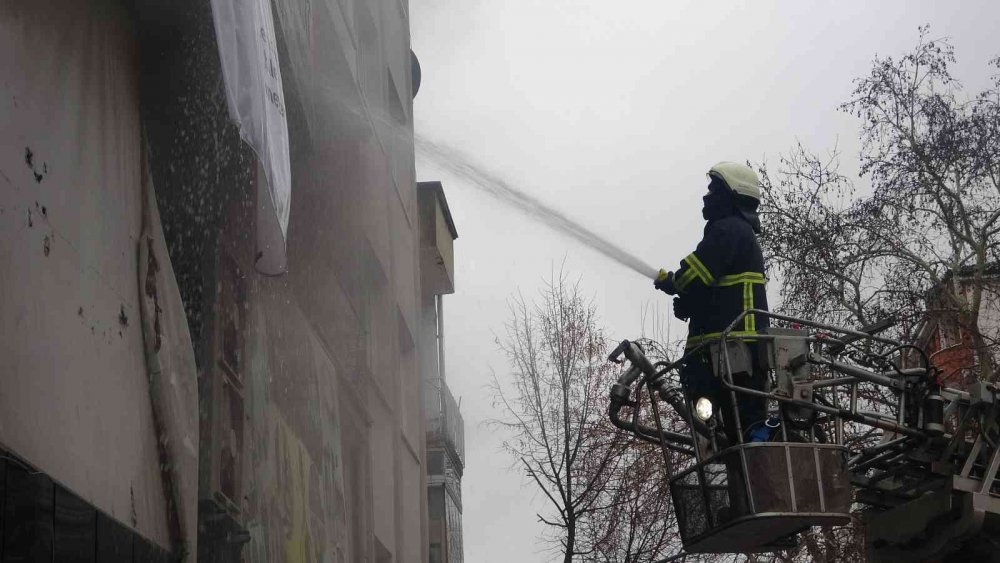 Bijuteri dükkanında yangın çıktı