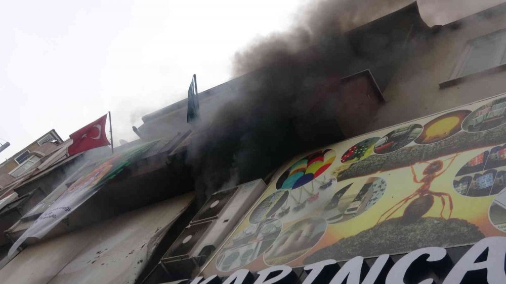 Bijuteri dükkanında yangın çıktı