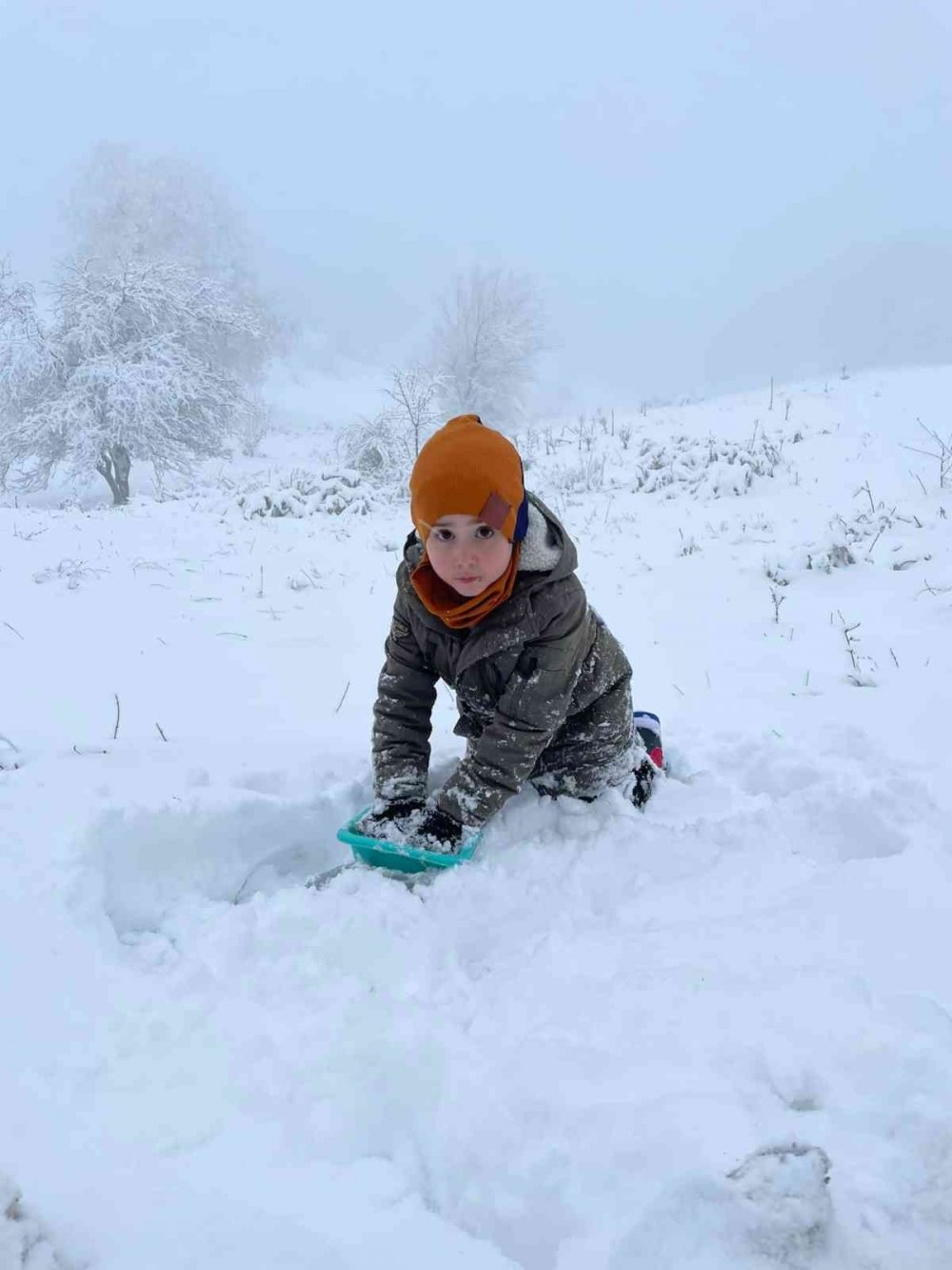 Kar yağışı çocukları mutlu etti