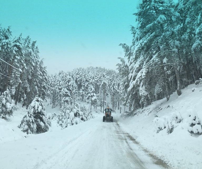Bozüyük’te kardan dolayı kapalı köy yolu kalmadı