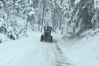 Bozüyük’te kardan dolayı kapalı köy yolu kalmadı