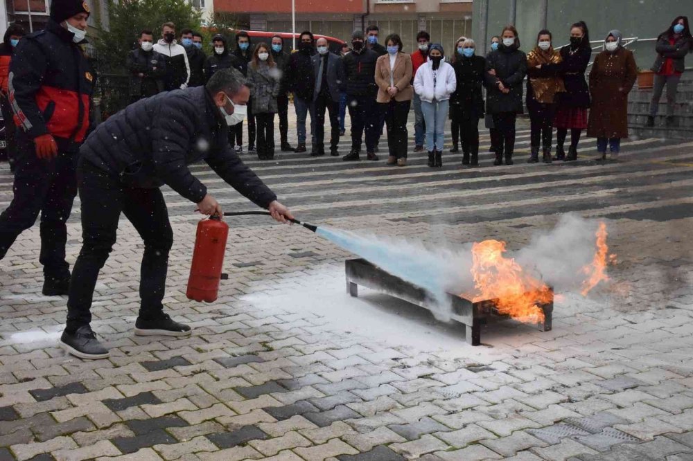 Belediye personeline yangın ve acil durum tatbikatı