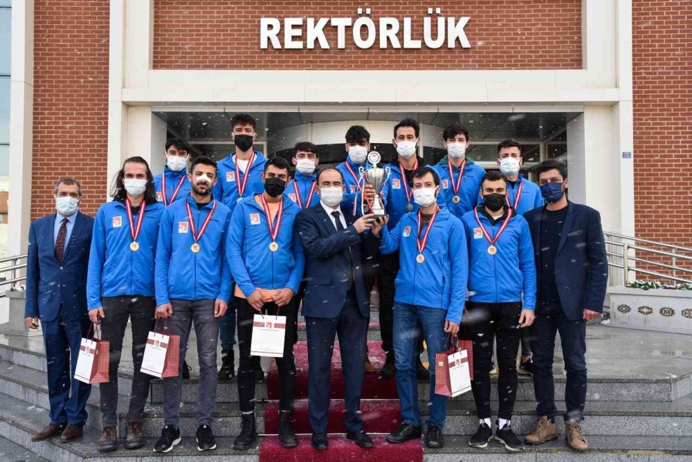 BŞEÜ Ünilig 2. Lig futbol müsabakalarında ikinci oldu