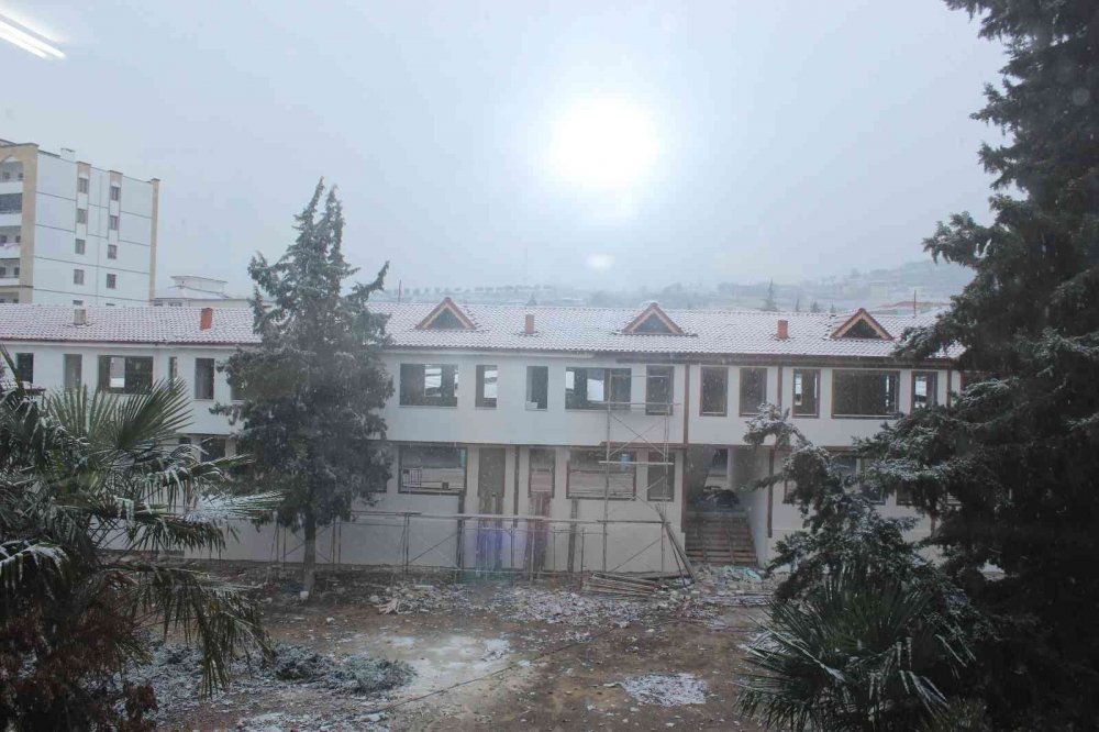 Osmaneli’ne yılın ilk karı düştü