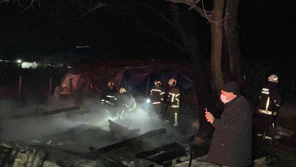 Çiftlik alev alev yandı