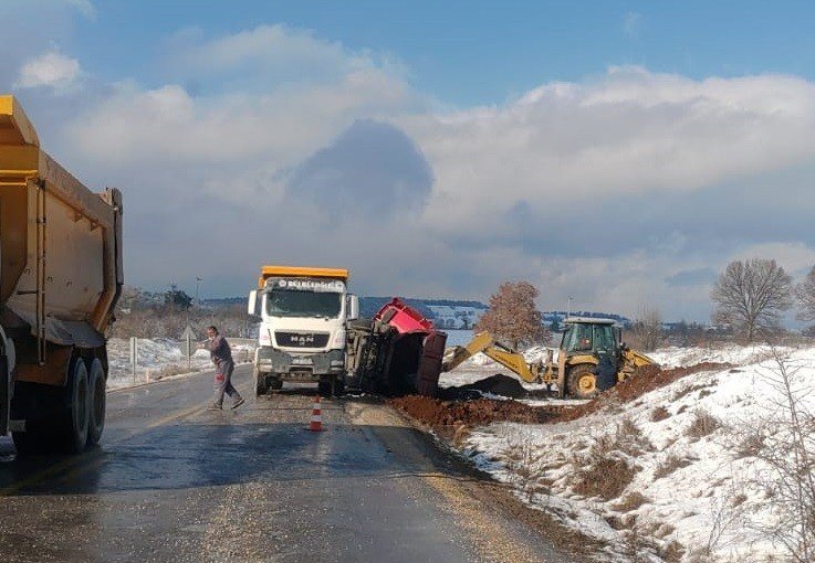 Bilecik-Bursa karayolu kısa süreliğine trafiğe kapandı