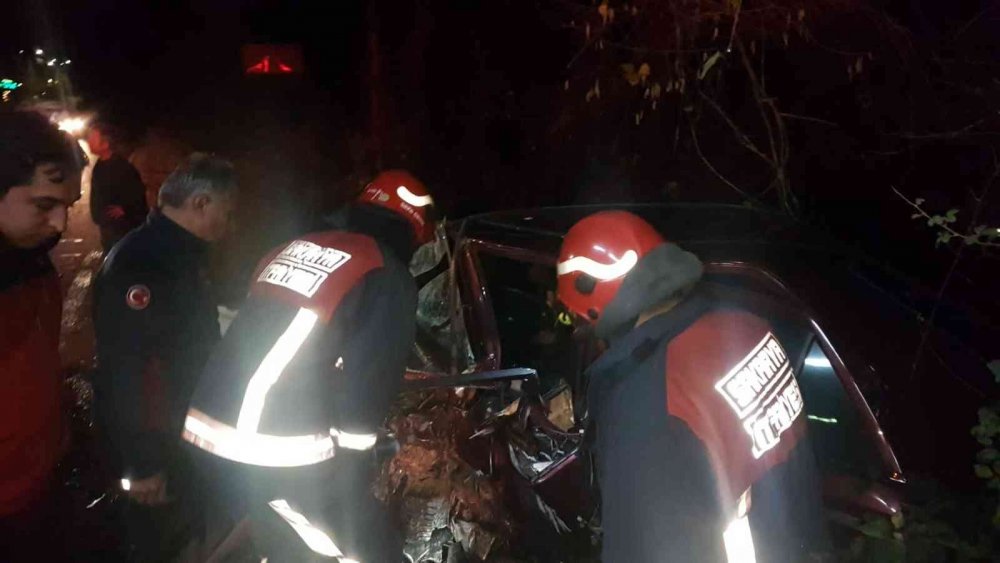 Hafif ticari araç ile otomobil çarpıştı: 7 yaralı