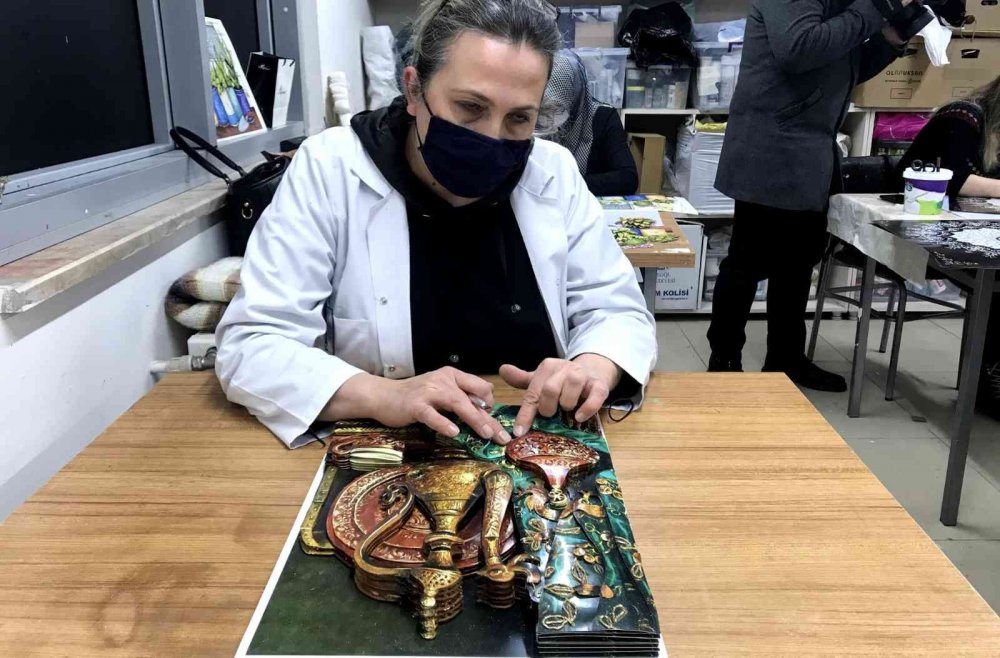 Kadınlar hem öğreniyor, hem de para kazanıyorlar