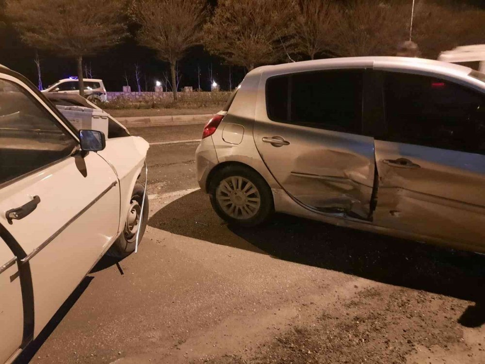 Akasya altında kaza