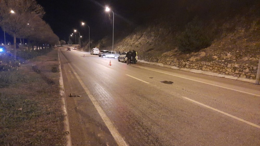 Akasya altında kaza