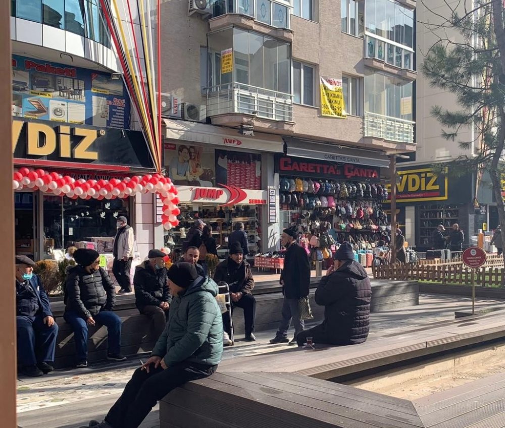 Güneşli havayı gören Eskişehirliler soluğu sokakta aldı