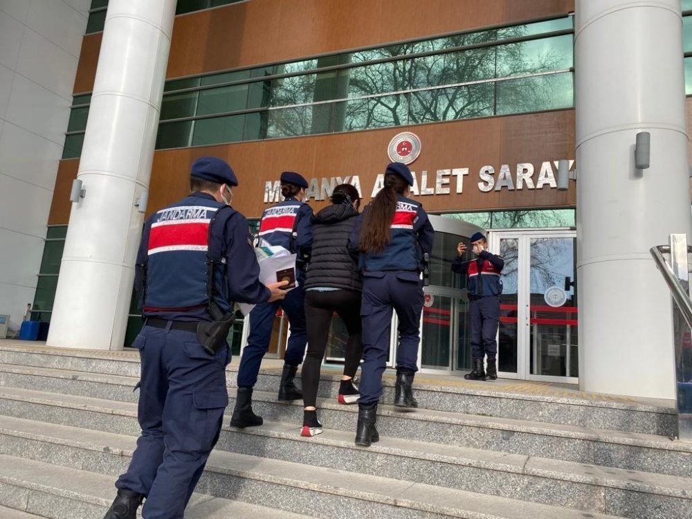 Bakıcılık yaptığı villadan bir milyonluk döviz çaldı