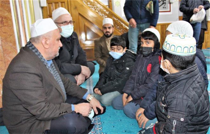 sabah-namazinda-ailecek-camide-bulusmasi2.jpg