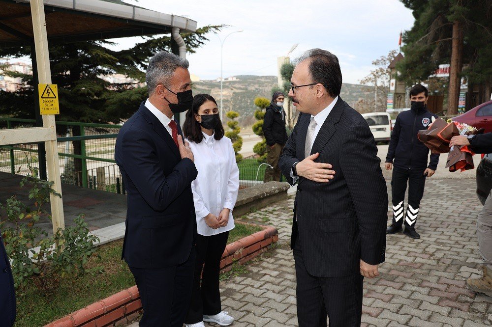 Vali Kızılkaya’dan başarılı personele teşekkür belgesi