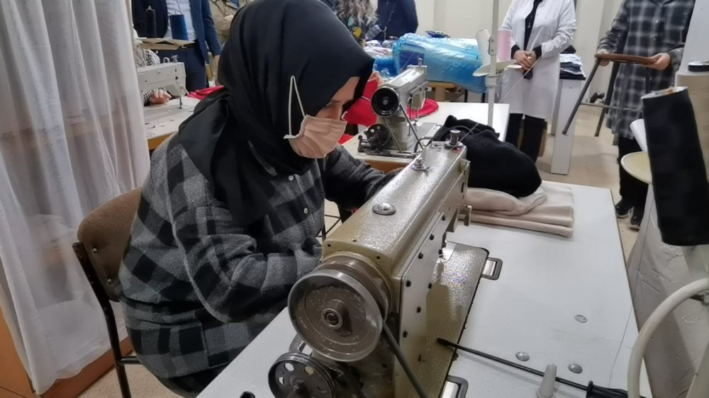 İhtiyaç sahibi çocuklara elbise diktiler