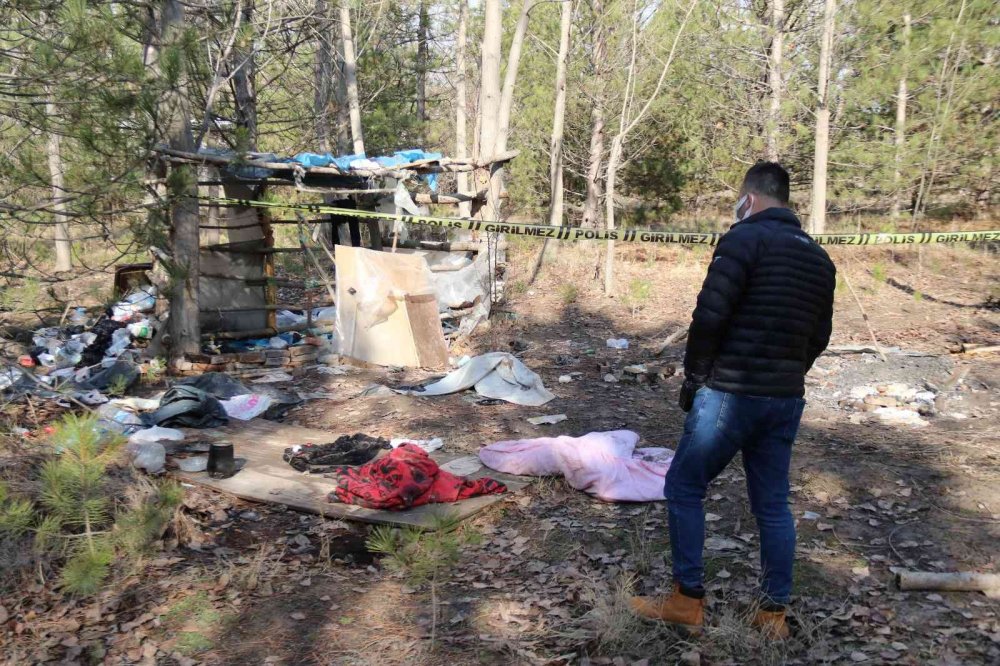 Öldürdükleri kişiyi kaldıkları barakanın yanına gömmüşler