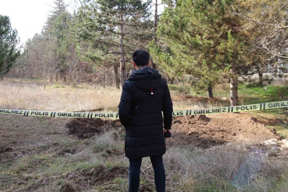 Öldürdükleri kişiyi kaldıkları barakanın yanına gömmüşler