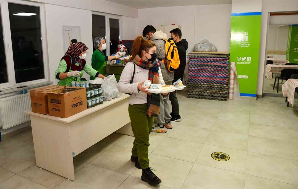 Üniversiteli gençler yemek desteğini çok sevdi