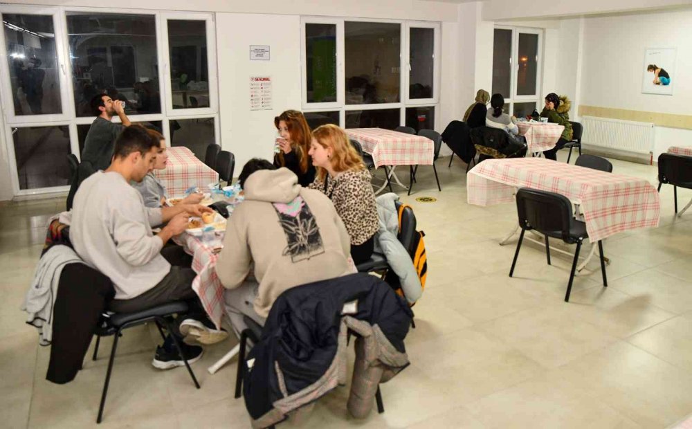 Üniversiteli gençler yemek desteğini çok sevdi
