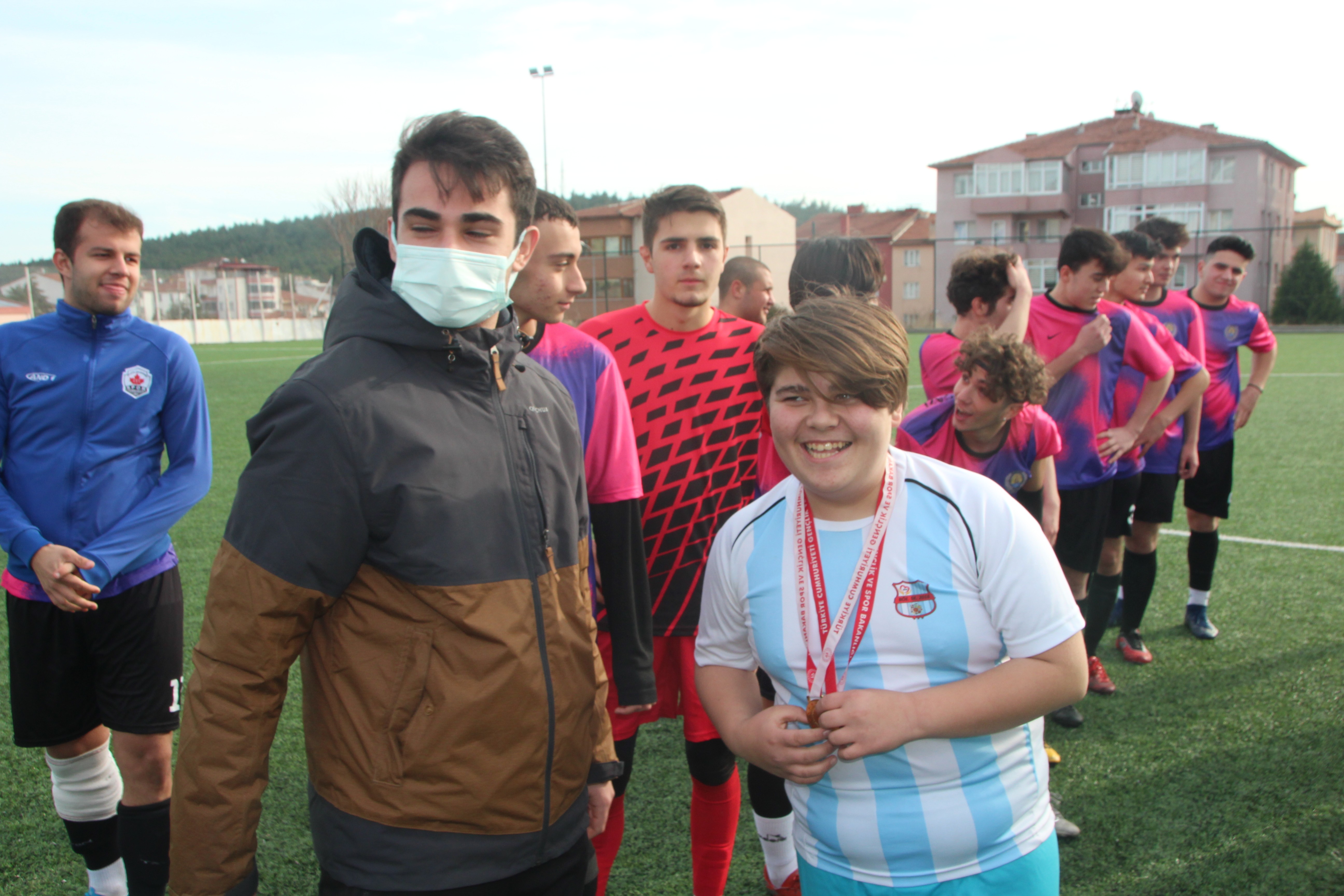 ilk-defa-futbol-macina-ciktilar-003.jpg