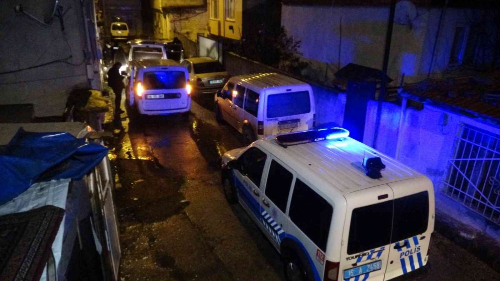 Makas kullanarak çalıştırıp çaldılar 25 kilometre kaçtılar