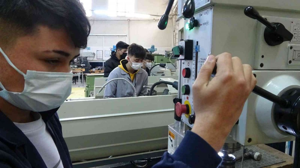 Meslek lisesi öğrencileri üretiyor, 27 ülkeye ihraç oluyor