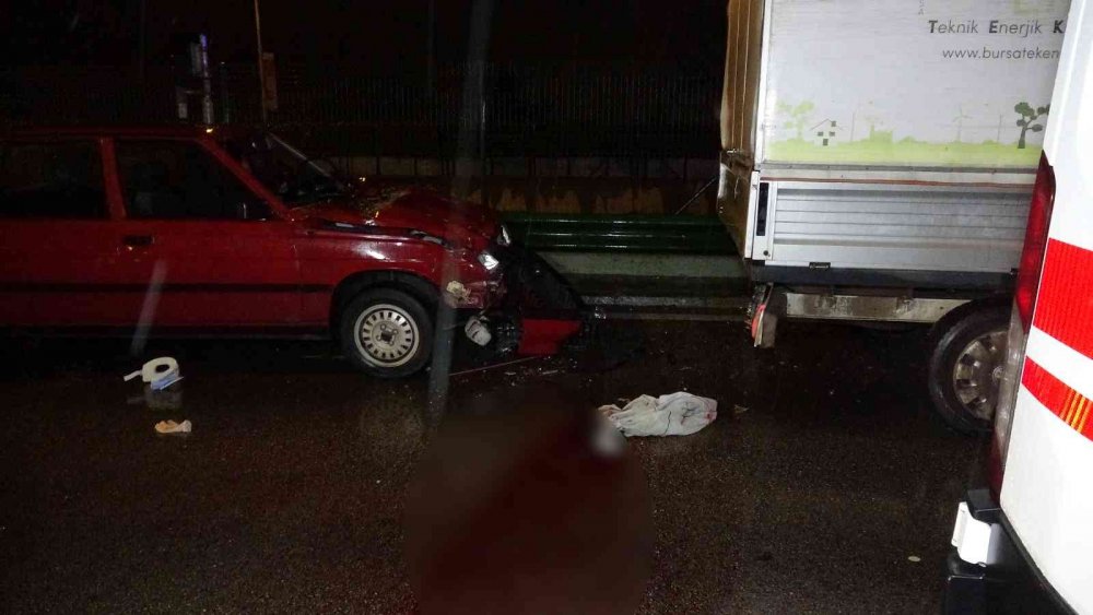Otomobil bakım yapan işçilerin arasına daldı: 6 yaralı