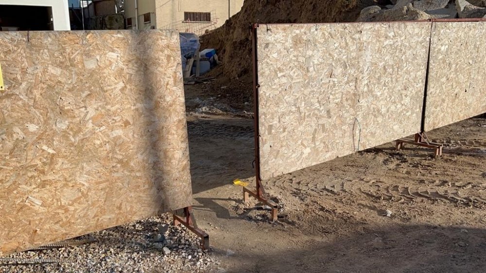 İnşaat işçisi çalışırken ayağından vuruldu