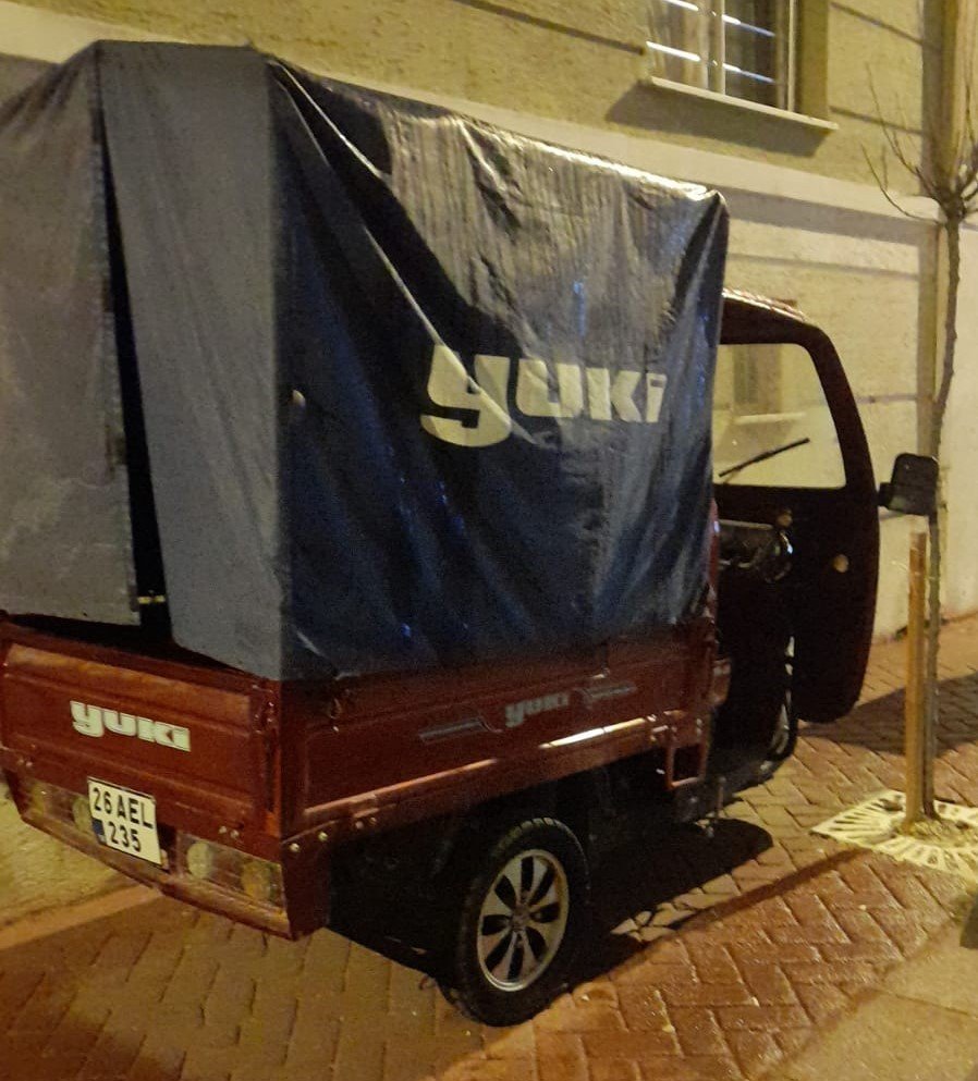 Ekmek teknesini çalan hırsızlara gözyaşlarıyla seslendi