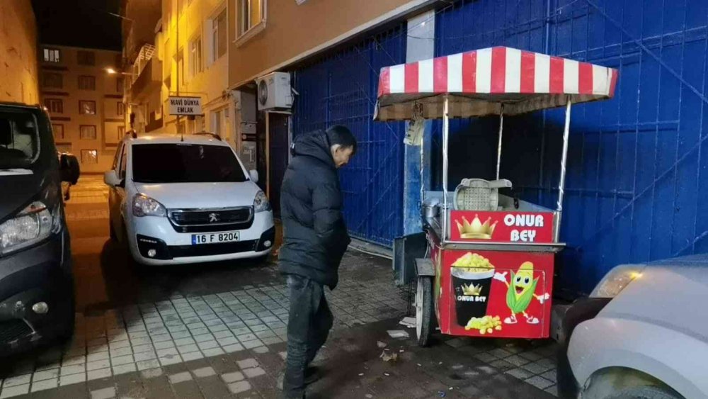 Engelli gencin mısır tezgahının aküsünü ve malzemelerini çaldılar